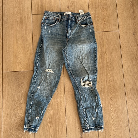 Abercrombie x Bre Sheppard Mom High Rise Jeans - Picture 4 of 8